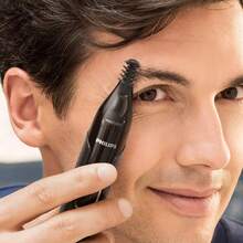 Philips Series NT5650/16 5000 Battery-Operated Nose, Ear And Eyebrow Trimmer - Black - View 3