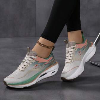 1 par damsneakers med geometriskt mönster och snörning, lätta och bekväma, lämpliga för utomhusaktiviteter under alla årstider, ventilerande sula med bra studs, passar för vardagsaktiviteter, sport, löpning, tennis