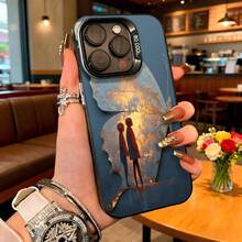 Cubierta de telefono con borde duro para iPhone 15 Pro Max Azul Oscuro con estampado de mariposa y silueta de pareja en atardecer Para uso diario en cafeterias y salones - Blanco - Ver 3