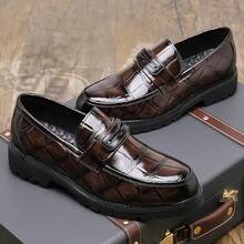 2026 Autumn/Winter New Men's British Style Crocodile Pattern Thick-Soled Loafers, Business Casual, Metal Buckle, Leather Shoes, Lazy Shoes, Men's Shoes, Brown Shiny Surface - Brown - View 11