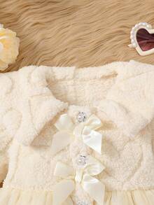 女婴可爱纯色仿毛领长袖双蝴蝶结装饰花卉网纱单排扣开衫，时尚百搭的中长款保暖外套，适合秋冬季日常、聚会、外出等场合。 - 杏色 - 查看 3