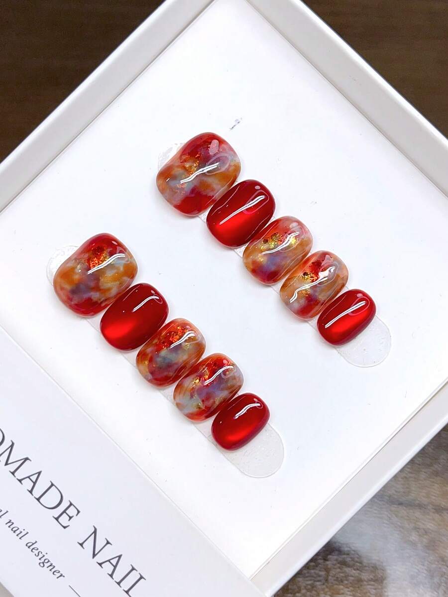 纯手工制作可佩戴美甲贴片，短款方形/圆形；手绘油画渐变红色新年个性化秋冬美甲贴片，气质简约设计，按压式美甲贴片，美甲用品