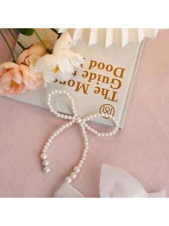 1/5/10/15件套仿珍珠蝴蝶结装饰，串珠链派对用品，花店玫瑰花束布置配件，节日派对及花卉DIY包装装饰，珍珠蝴蝶结蛋糕装饰，蝴蝶结装饰，花卉包装珍珠，以及花卉用品蛋糕装饰。浪漫蛋糕装饰套装，适用于情人节、周年纪念日、婚礼、秋季装饰。