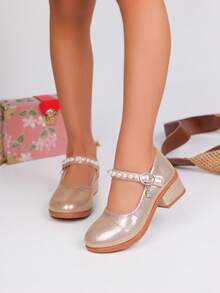 一双闪亮金色女童礼服鞋，珍珠装饰纽扣点缀，适合大龄儿童参加派对、日常穿着、表演、搭配连衣裙、芭蕾舞、玛丽珍鞋、公主鞋等场合。 - 金色 - 查看 3