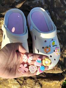 9 piezas de encantos de pastel rosa y oso de peluche, adecuados para zuecos calados, bolsas Bogg, chanclas de burbujas, sandalias, decoraciones de zapatos de PVC, accesorios de bolsas de playa, regalos de cumpleaños, Navidad, San Valentín, Halloween, artículos para fiestas - Oso pastelero de 9 piezas - Ver 3