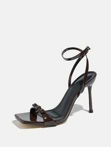 女士高跟鞋，时尚百搭，适合春夏派对、聚会、户外活动、优雅宴会等场合。方头设计，闪亮蝴蝶装饰，可调节踝带，柔软镜面材质，性感优雅，奢华咖啡棕色，适合搭配连衣裙、正装、舞厅舞蹈等。