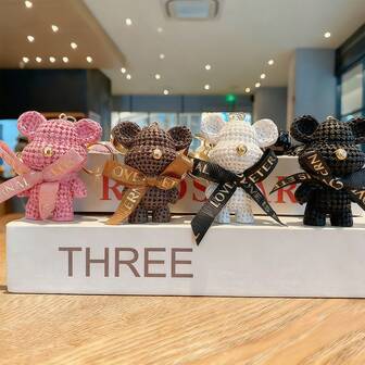 1个树脂毛绒熊钥匙扣，精致汽车/背包挂件，时尚情侣包包挂饰，小礼物