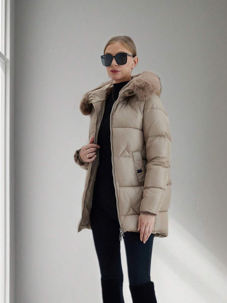 女士长款纯色外套，冬季保暖，修身款式，带人造毛皮帽 - 駝色 - 查看 1