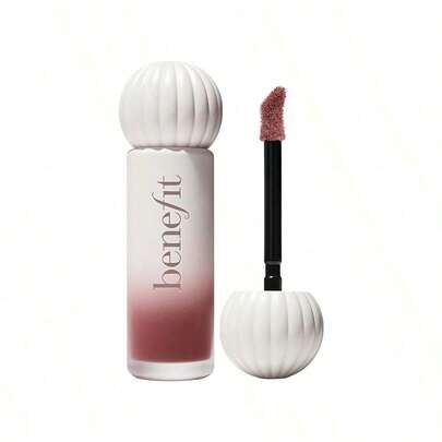  Benefit Plushtint 滋润哑光唇釉 #10 法式吐司（紫棕色）6毫升/0.2盎司 | 滋润哑光妆效 | 持久显色，舒适贴合 | 轻盈不拔干配方 | 丝绒般柔滑质地 | 适合全天持妆 | 可叠加涂抹，打造专属妆效 | 打造自然哑光唇妆的理想之选 | 防蹭防晕染
