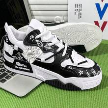 2025新款男士休闲鞋、运动鞋、休闲运动鞋。由于尺码偏小，建议选购大一码。