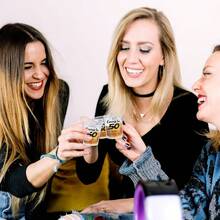 D100 Pcs 50th Birthday Shot Glasses Bulk Cheers To 50 Years Birthday Cups 2 Oz Disposable Cups With Plastic 50th Birthday Party Plies Cups For Men Women - 透明的 - 查看 7