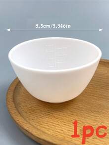 1个DIY面膜搅拌碗，带有精确的刻度标记，方便混合面膜粉，是制作定制面膜的理想工具。采用耐用柔软的橡胶材料制成，不易损坏。