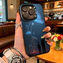 Cubierta de teléfono con diseño de flores luminosas y siluetas en azul oscuro para iPhone 14 Pro Max protector de pantalla con estética mágica ideal para uso diario en cafeterías y salidas urbanas - Negro - Ver 2