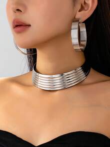 Set de 3 piezas de collar gargantilla y aretes geométricos de metal con diseño exagerado en color dorado - Conjunto de pendientes y gargantilla - Ver 2