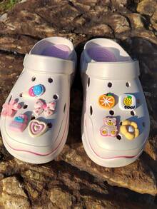 9 piezas de encantos de pastel rosa y oso de peluche, adecuados para zuecos calados, bolsas Bogg, chanclas de burbujas, sandalias, decoraciones de zapatos de PVC, accesorios de bolsas de playa, regalos de cumpleaños, Navidad, San Valentín, Halloween, artículos para fiestas - Oso pastelero de 9 piezas - Ver 1