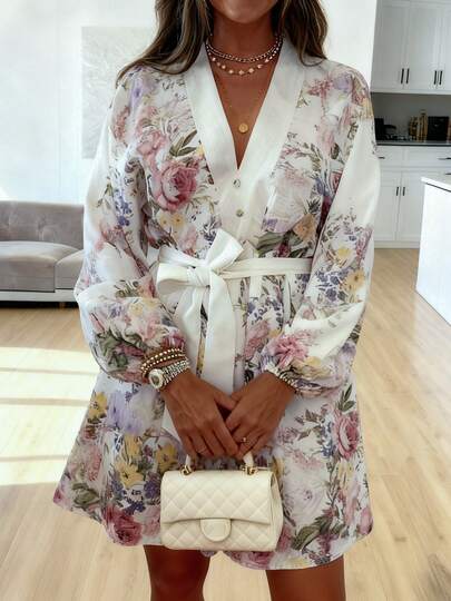 Ny damklänning med långärmad blommig v-ringning och semestermotiv för avslappnad semester