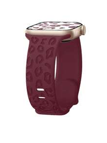 عنابي اللون