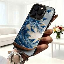 Cubierta de telefono con diseño de olas azules y ballenas estampadas en tonos blancos y azules para iPhone 14 Pro Max estilo artístico elegante ideal para uso diario en cafeterías y salones - Negro - Ver 6
