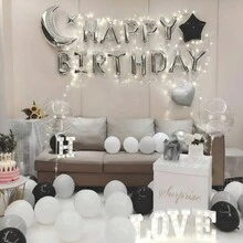 这款包含40个银色、黑色和灰色生日快乐气球装饰套装，包括金属质感的月亮、星星和心形铝箔气球，以及纯色乳胶气球。简约优雅，是成人派对和周年庆典的完美之选。 - 彩色 - 查看 5