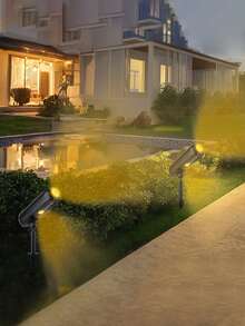 1pc Solar Spotlight, Outdoor Waterproof LED Floodlight, Garden Landscape Tree Lighting, Suitable For Lawn Landscaping, Tree Illumination, Courtyard Decoration, Night Atmosphere And Landscape Lighting Scenes