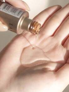 Lancôme Lancome [Mini] Rose Water Essence 30ml / Contains 80% Rose Water, Smooth Texture, Enhances Skin Radiance And Suppleness / Use For 1 Week, Skin Feels Soothed, Smooth And Refreshed. This Hydrating Toner Has A Lightweight Texture That Transforms From Silky To Refreshing, Absorbs Quickly Without Oiliness Or Stickiness. [Random Packaging (2 Styles)] - Absolue 30ml - 查看 5