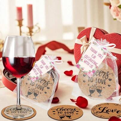 12个定制新娘礼物软木杯垫，婚礼派对回礼，适合成人用于咖啡桌、家庭酒吧或婚礼场合。它们吸水性强，是独特的装饰礼品。