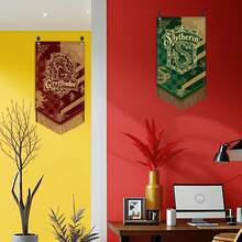 Harry Potter 1/4件复古霍格沃茨学院旗帜，格兰芬多、斯莱特林、赫奇帕奇、拉文克劳复古流苏设计，适用于宿舍、户外空间、派对和家居装饰，节日魔法装饰，粉丝理想礼物，仅包含旗帜（不含旗杆），生日装饰的完美之选[官方授权] - 彩色 - 查看 8