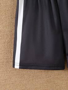 2pcs/Set Young Boy's Casual Sports Style Outfit, Black & White Contrast Color Block "SPORTS" Letter Striped Star Number "7" Graphic Round Neck Short Sleeve T-Shirt Paired With Loose Black Shorts, Football Uniform Set, Suitable For Outdoor, Back To School, Commute, Social Events, Spring/Summer