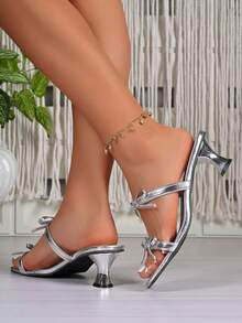 Sandálias de Salto Alto Elegantes para Noivas, Novos Chinelos de Verão com Bico Quadrado, Laço Sexy, Salto Gatinho para Festa de Casamento, Feriado, Encontro à Noite, Sandálias Abertas Essenciais para Mulheres, Elegantes e Estilosas, Adequadas para Halloween, Versáteis, Tamanho Maior Meia Numeração - Prata - Visão 13