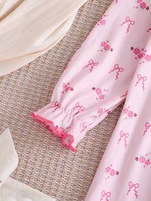 Este dulce, elegante y casual conjunto de ropa de estar en casa de manga larga está diseñado especialmente para niñas. Presenta un cuello redondo con estampado de lazos rosas y un bajo recogido, creando un estilo de princesa cómodo. Es muy adecuado para usar en casa, leer, descansar y relajarse. También es un gran regalo para niños o amigos. - Rosa - Ver 7
