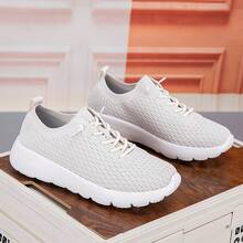 男士新款轻便透气网面运动鞋，米色时尚休闲鞋，舒适大码男士乐福鞋