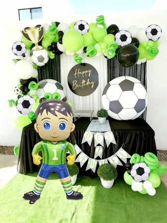 124件/套足球派对气球装饰套装，包含10英寸足球造型气球、站立式足球守门员卡通铝箔气球、黑色、白色、绿色乳胶气球，适用于足球比赛、生日派对装饰、足球主题派对、家居装饰、拍照道具、足球游戏派对等场合。