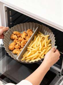 2 siatki w nowym stylu wielokrotnego użytku silikonowe wkładki do frytkownicy powietrznej, wielokrotnego użytku mata do pieczenia w frytkownicy powietrznej, silikonowa tacka do frytkownicy powietrznej odporna na wysokie temperatury, kompatybilna ze wszystkimi frytkownicami powietrznymi, wkładka do blachy do pieczenia z przegródkami do frytkownicy powietrznej, narzędzia kuchenne/akcesoria kuchenne/akcesoria elektryczne, akcesoria kuchenne na Boże Narodzenie, Halloween, imprezy świąteczne, imprezy