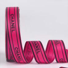 2.5厘米宽双面缎面涤纶丝带，高密度编织，光滑柔软，不起球，适用于花束包装、花艺设计、礼品盒蝴蝶结制作、蛋糕装饰、DIY手工，适用于婚礼、情人节、生日、圣诞节、新年等各种场合。 - 彩色 - 查看 6