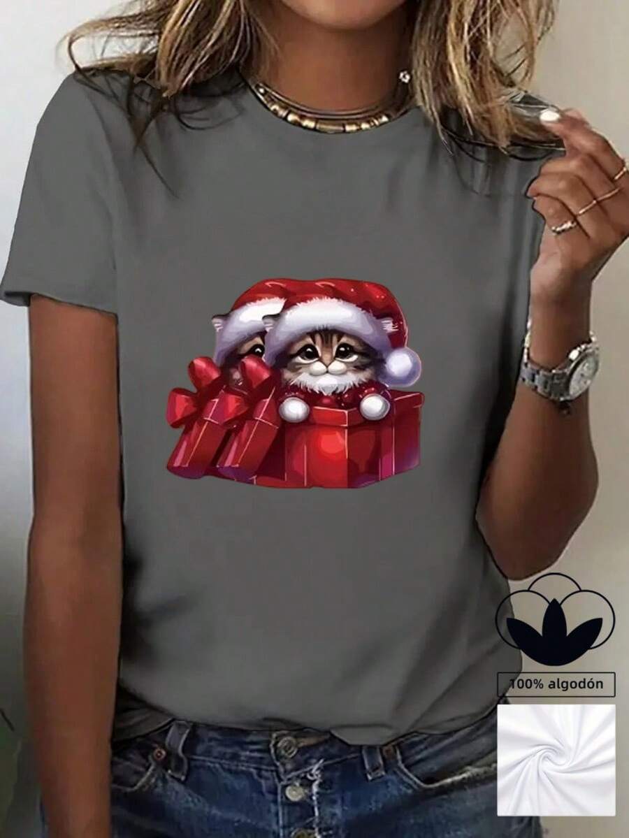 Camiseta informal de mujer con estampado de lazo y gorro de Papá Noel. Cómoda camiseta de manga corta y cuello redondo, ideal para primavera y verano, fiestas navideñas y conjuntos de invierno; perfecta para cualquier ocasión. Color liso, estilo informal, ideal para fiestas navideñas, el Día de San Patricio, reuniones familiares y para el día a día. - Gris Oscuro - Ver 1