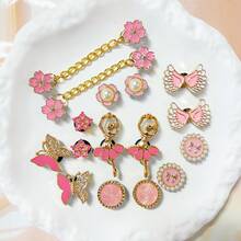 16 chiếc vòng tay hình cô gái múa ba lê lấp lánh vàng, dây chuyền hoa anh đào, cánh hồng, bướm, hoa bánh tròn, phụ kiện giày phong cách Y2K dễ thương và thanh lịch, phù hợp với giày nữ, dép lê, dép xăng đan, giày đi trong nhà, đồ trang trí tự làm, quà tặng tuyệt vời cho ngày lễ - Vàng Hồng - Xem 2