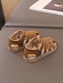 1双棕色幼儿男女童钩环式闭趾夏季休闲婴儿凉鞋 - 卡其色 - 查看 3