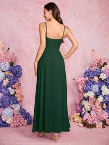Volly Toych 深绿色优雅无袖长款伴娘礼服，采用垂褶领口、垂坠雪纺面料和时尚开衩设计，适合特殊场合。 - 墨綠色 - 查看 2