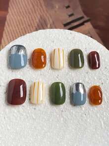 10片手工椭圆形短款美甲贴片，复古撞色设计，条纹和金属点缀，简约风格，适合女性和女孩，是派对、节日和日常佩戴的理想之选。 - 彩色 - 查看 1