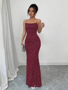 Este elegante vestido feminino de lantejoulas, com decote nas costas e alças cruzadas, possui alças finas e elásticas, sendo perfeito para encontros românticos e festas de fim de ano. - Borgonha - Ver 5