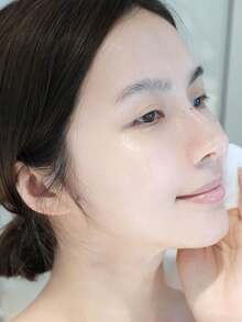 Lancôme Lancome [Mini] Rose Water Essence 30ml / Contains 80% Rose Water, Smooth Texture, Enhances Skin Radiance And Suppleness / Use For 1 Week, Skin Feels Soothed, Smooth And Refreshed. This Hydrating Toner Has A Lightweight Texture That Transforms From Silky To Refreshing, Absorbs Quickly Without Oiliness Or Stickiness. [Random Packaging (2 Styles)] - Absolue 30ml - 查看 7