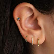 1 pieza Giga Piercing de titanio ASTM F136 de 16G con mini cuentas, pendiente sin rosca con flor de circonita cúbica en la parte posterior plana para tragus, cartílago, hélice, concha y nariz para mujeres, clásico - Dorado - Ver 3