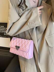 Vintage-Inspired Quilted Crossbody Bag With Chain Strap & Turn-Lock Closure - Structured Mini Square Purse In Solid Color For Underarm Shoulder Carry, Retro Style Day-To-Night Versatile Bag.This Vintage-Inspired Quilted Crossbody Bag Features A Chain Strap And Turn-Lock Closure, Designed As A Structured Mini Square Purse In Solid Color For Underarm Shoulder Carry, Perfect As A Retro Style Day-To-Night Versatile Bag. Quilted Crossbody Bag, Chain Strap Purse, Vintage Shoulder Bag, Mini Square Bag, Turn-Lock Closure, Underarm Purse, Retro Style Bag, Day To Night Bag, Structured Handbag, Solid Color Bag, Compact Purse, Versatile Crossbody, Antique Style Bag, Evening Bag, Casual Shoulder Bag, Going Out Purse, Women's Accessory.Bestseller In Multi-CompartmentWomen Shoulder Bags - 粉色 - 查看 6