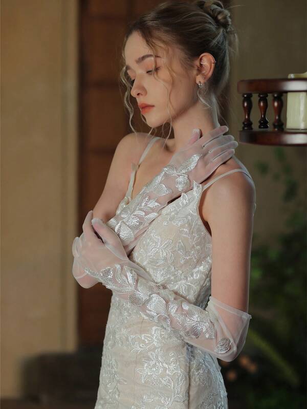 1双女士蕾丝花卉新娘手套，白色薄纱长款，适合婚礼、正式场合