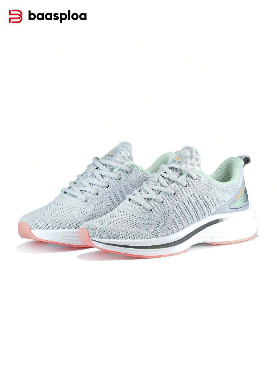 女士轻便舒适透气运动鞋，适合跑步、健身和日常休闲穿着。这款畅销的白色运动鞋用途广泛且实用，适合所有季节。是网球爱好者或需要休闲运动鞋、步行鞋或跑步鞋的女士的理想之选。
