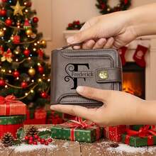 Carteira Personalizada Presente para Homens - Carteira de Couro Sintético Marrom Fashionable com Design Gravado, Fechamento de Pressão, Clipe de Zíper e Porta-Moedas, Acessórios Elegantes para o Dia dos Pais | Carteira de Decoração Personalizada - Multicolorido - Visão 3