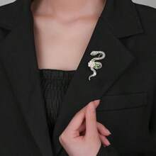 1pc Elegant Rose & Snake Brooch, Luxury Pin, Suitable For Women's Blazers And Sweaters, Unique Artistic Accessory For Christmas, New Year, Valentine's Day, No Power Required, Non-Rechargeable, Party Decor And Supplies - Gold - View 6