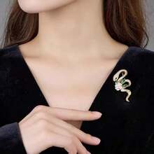 1pc Elegant Rose & Snake Brooch, Luxury Pin, Suitable For Women's Blazers And Sweaters, Unique Artistic Accessory For Christmas, New Year, Valentine's Day, No Power Required, Non-Rechargeable, Party Decor And Supplies - Gold - View 4