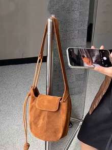 韩版哑光南瓜水桶包，通勤、外出、日常使用皆宜，小众女士斜挎单肩腋下水桶包 - 棕色 - 查看 5