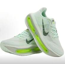 Nike Vomero Premium 男款厚底防滑跑步鞋 HQ2050 - HQ2050-300 - 查看 8